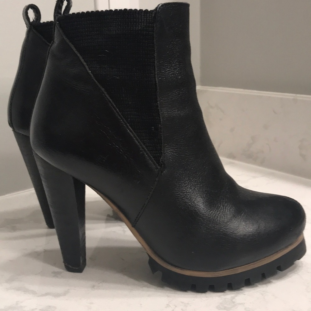 Steve Madden Kyla slip on booties